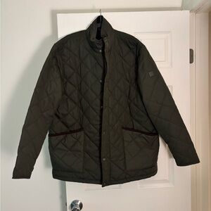 Green Puffer Jacket with Quilted Design and Stand-Up Collar